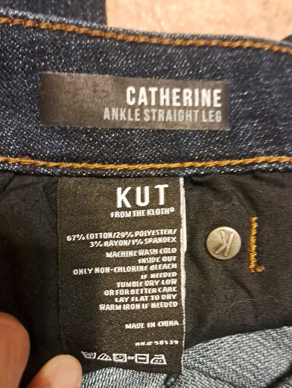 Kut from the Kloth Dark Indigo Cropped Stretch Jeans. Size 8. - Picture 10 of 12